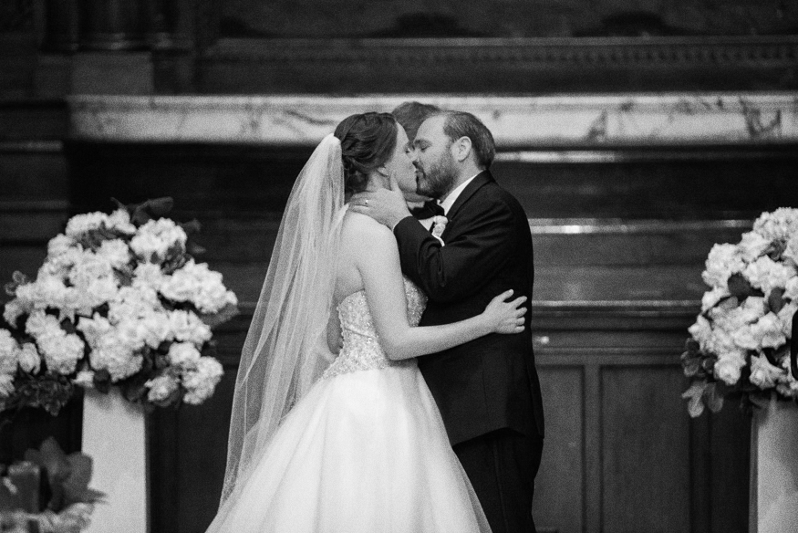 Summer wedding ceremony at First Baptist Church of Philadelphia.